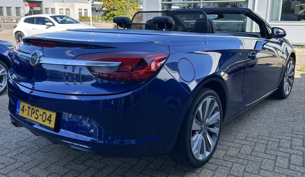 Opel Cascada Opel Cascada 1.4 Turbo ecoFLEX Cosmo 140PK | Zeer Nette Staat! | NL AUTO | CABRIO | Onderhoudshistorie | Luxe Stoelen | Achteruitrijcamera | Stoelverwarming | 19 Inch | Lederen Bekleding | Parkeersensoren Voor en Achter | Bi-Xenon | Navigatie | Climate Control | 2 Sleutels |