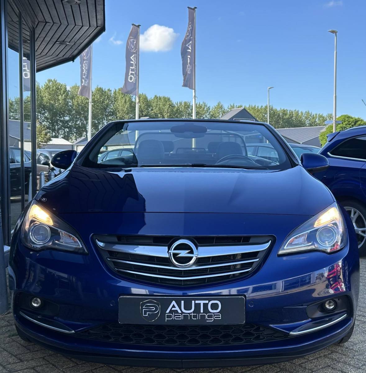 Opel Cascada Opel Cascada 1.4 Turbo ecoFLEX Cosmo 140PK | Zeer Nette Staat! | NL AUTO | CABRIO | Onderhoudshistorie | Luxe Stoelen | Achteruitrijcamera | Stoelverwarming | 19 Inch | Lederen Bekleding | Parkeersensoren Voor en Achter | Bi-Xenon | Navigatie | Climate Control | 2 Sleutels |