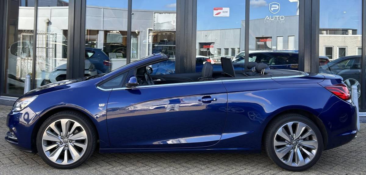Opel Cascada Opel Cascada 1.4 Turbo ecoFLEX Cosmo 140PK | Zeer Nette Staat! | NL AUTO | CABRIO | Onderhoudshistorie | Luxe Stoelen | Achteruitrijcamera | Stoelverwarming | 19 Inch | Lederen Bekleding | Parkeersensoren Voor en Achter | Bi-Xenon | Navigatie | Climate Control | 2 Sleutels |