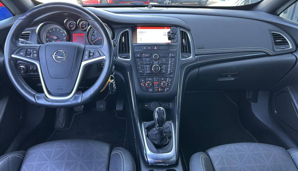 Opel Cascada Opel Cascada 1.4 Turbo ecoFLEX Cosmo 140PK | Zeer Nette Staat! | NL AUTO | CABRIO | Onderhoudshistorie | Luxe Stoelen | Achteruitrijcamera | Stoelverwarming | 19 Inch | Lederen Bekleding | Parkeersensoren Voor en Achter | Bi-Xenon | Navigatie | Climate Control | 2 Sleutels |
