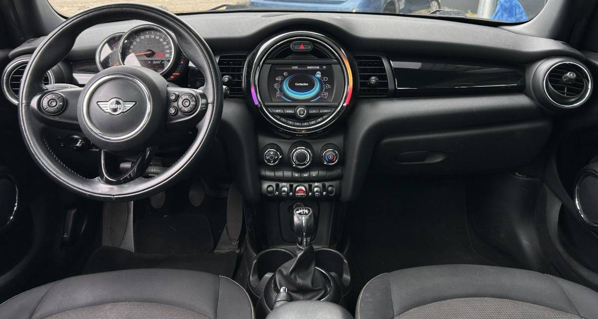 MINI 5-Deurs MINI 5-Deurs 1.5 Cooper Business 136PK | PANO | NAP | Airco | Cruise Control | Lichtmetalen Velgen | Armsteun |