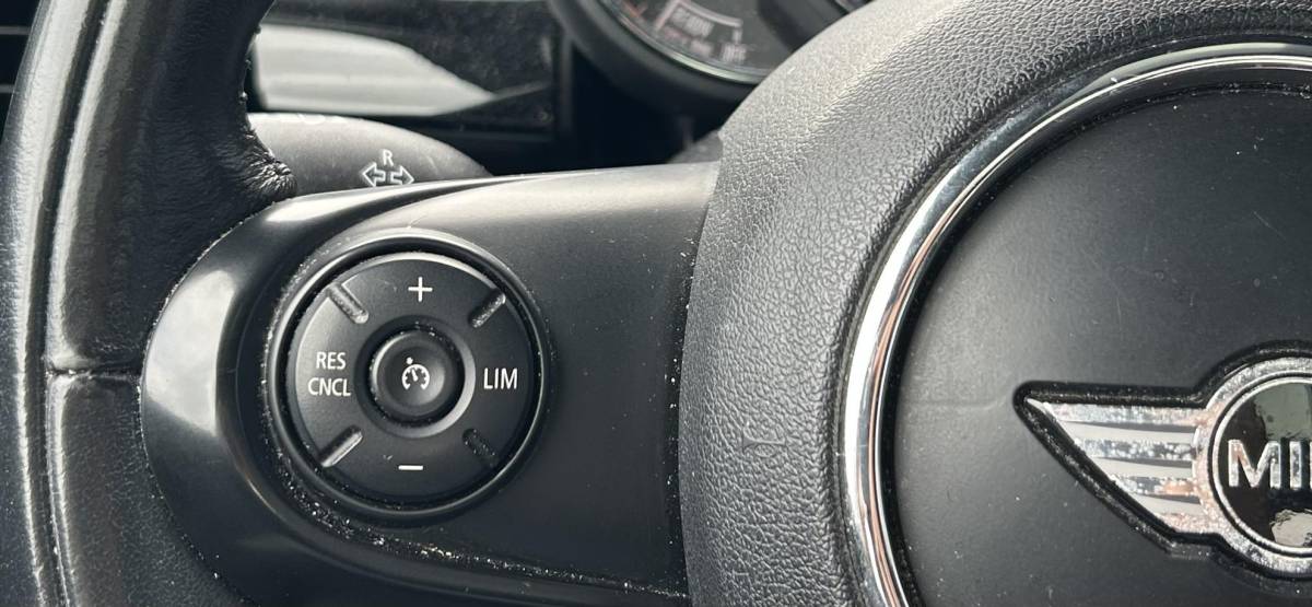 MINI 5-Deurs MINI 5-Deurs 1.5 Cooper Business 136PK | PANO | NAP | Airco | Cruise Control | Lichtmetalen Velgen | Armsteun |