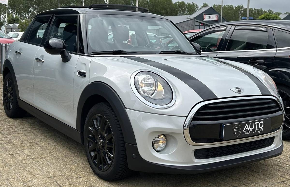 MINI 5-Deurs MINI 5-Deurs 1.5 Cooper Business 136PK | PANO | NAP | Airco | Cruise Control | Lichtmetalen Velgen | Armsteun |