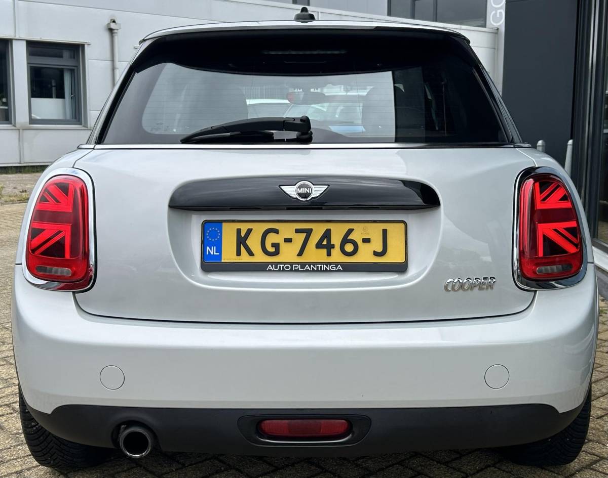 MINI 5-Deurs MINI 5-Deurs 1.5 Cooper Business 136PK | PANO | NAP | Airco | Cruise Control | Lichtmetalen Velgen | Armsteun |