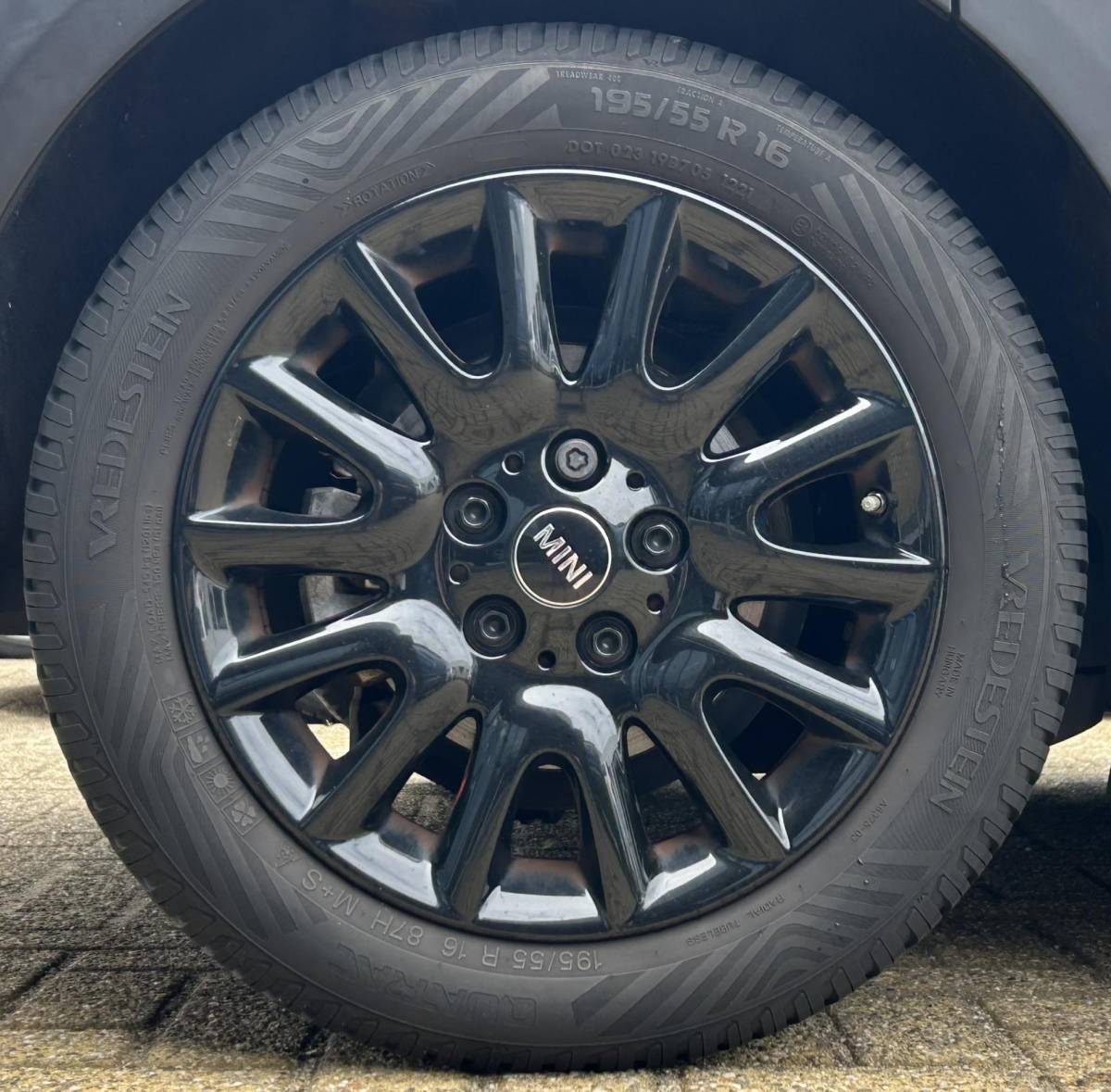 MINI 5-Deurs MINI 5-Deurs 1.5 Cooper Business 136PK | PANO | NAP | Airco | Cruise Control | Lichtmetalen Velgen | Armsteun |