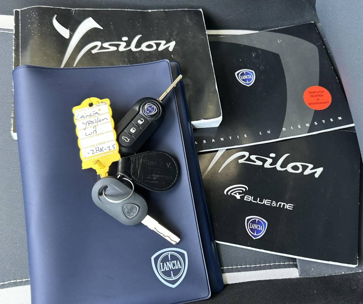 Lancia Ypsilon Lancia Ypsilon 0.9 TwinAir Elefantino Plus 80PK | UNIEK | AUTOMAAT | 1e Eigenaar | 5 Deurs | Lage KM stand | Dealeronderhouden! | NL AUTO | Airco | Parkeersensoren | 2 Sleutels | APK tot 13-02-2027 |
