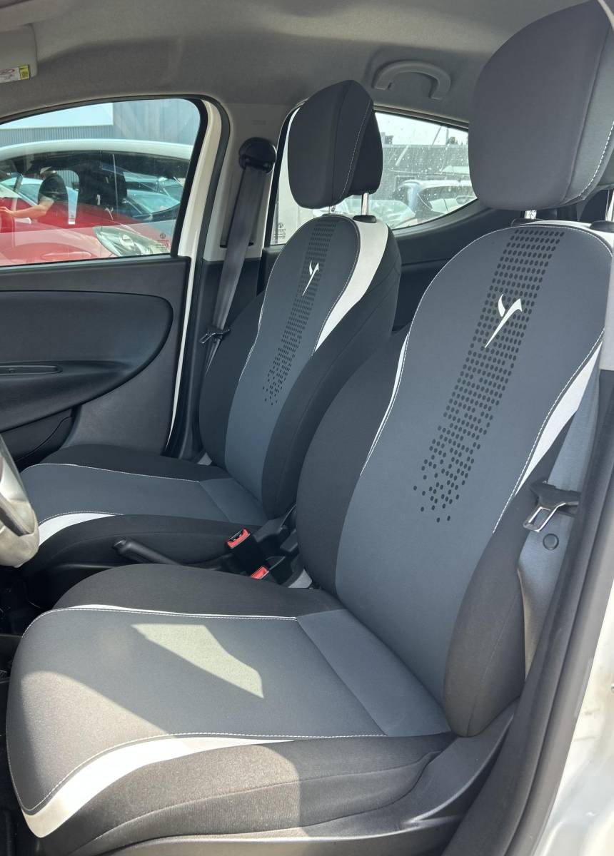 Lancia Ypsilon Lancia Ypsilon 0.9 TwinAir Elefantino Plus 80PK | UNIEK | AUTOMAAT | 1e Eigenaar | 5 Deurs | Lage KM stand | Dealeronderhouden! | NL AUTO | Airco | Parkeersensoren | 2 Sleutels | APK tot 13-02-2027 |
