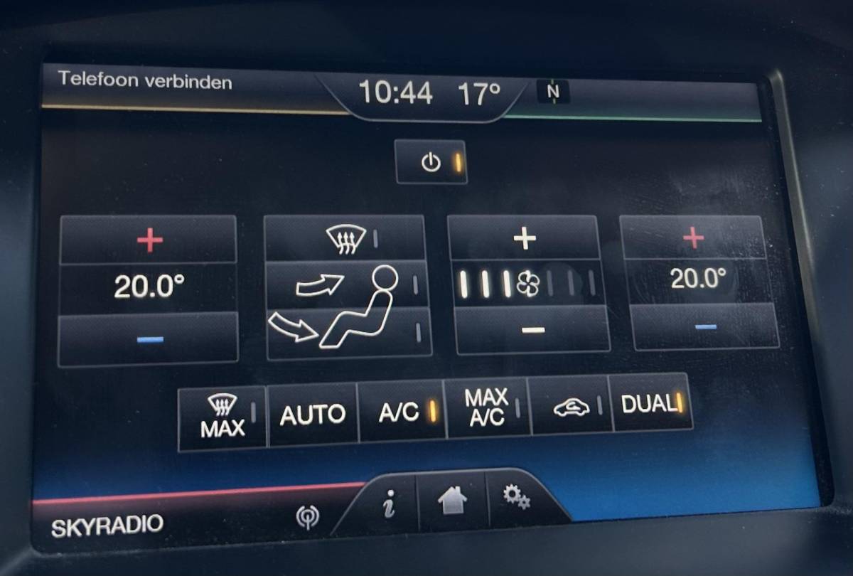 Ford Focus Ford Focus Wagon 1.5 St-Line 150PK | DEALERONDERHOUDEN | NL AUTO | NAP | Sport | 18 Inch | Parkeersensoren Voor en Achter | Navigatie | Cruise Control | Climate Control | Armsteun | Voorruitverwarming | 2 Sleutels |