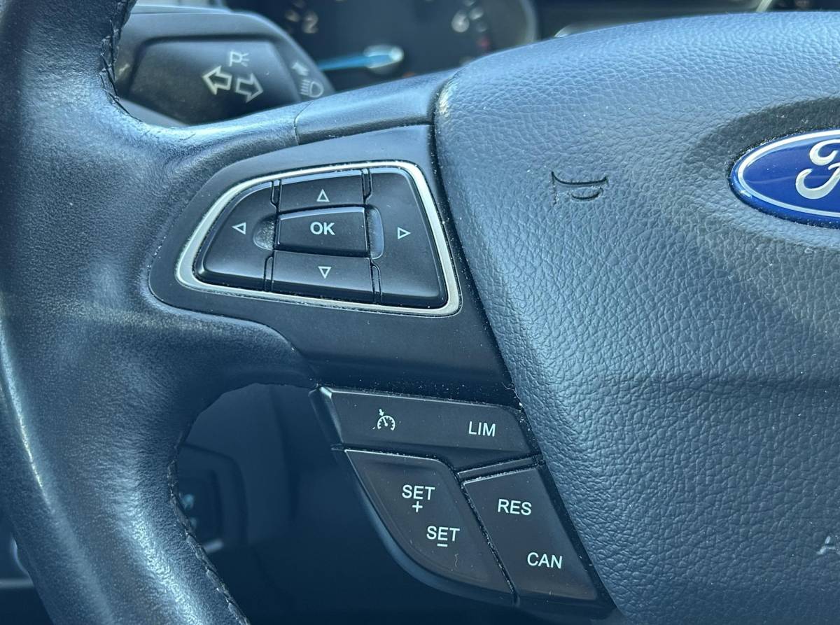 Ford Focus Ford Focus Wagon 1.5 St-Line 150PK | DEALERONDERHOUDEN | NL AUTO | NAP | Sport | 18 Inch | Parkeersensoren Voor en Achter | Navigatie | Cruise Control | Climate Control | Armsteun | Voorruitverwarming | 2 Sleutels |