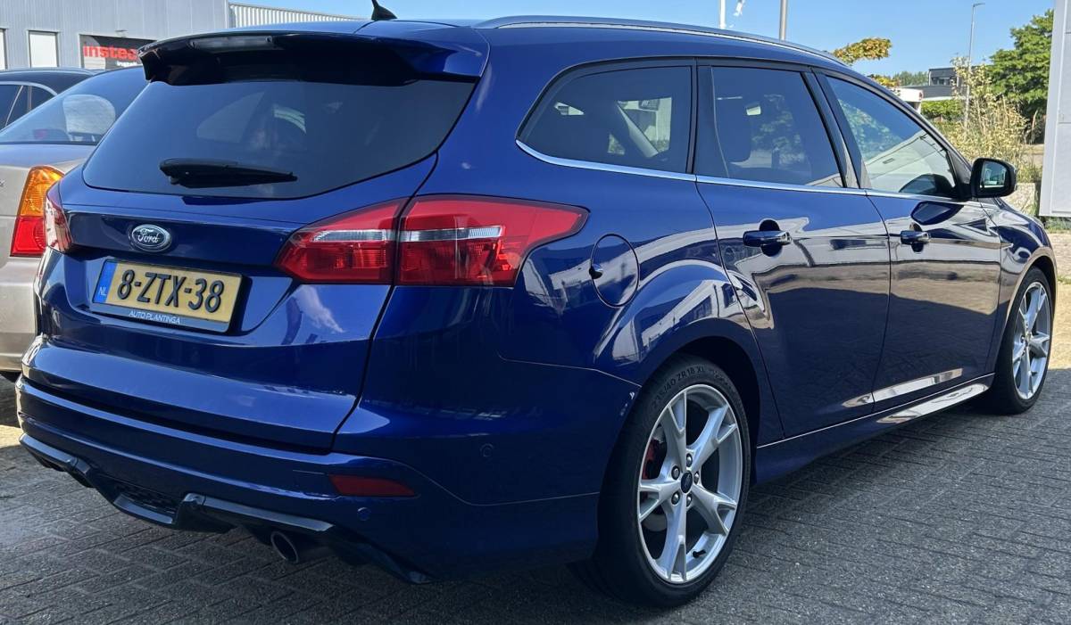 Ford Focus Ford Focus Wagon 1.5 St-Line 150PK | DEALERONDERHOUDEN | NL AUTO | NAP | Sport | 18 Inch | Parkeersensoren Voor en Achter | Navigatie | Cruise Control | Climate Control | Armsteun | Voorruitverwarming | 2 Sleutels |