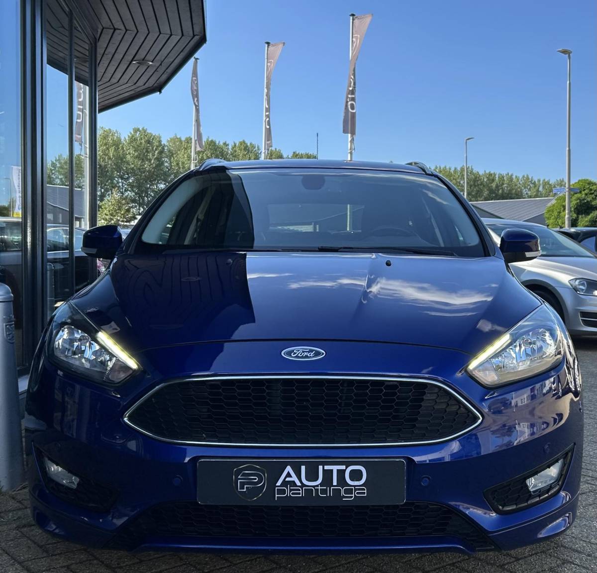 Ford Focus Ford Focus Wagon 1.5 St-Line 150PK | DEALERONDERHOUDEN | NL AUTO | NAP | Sport | 18 Inch | Parkeersensoren Voor en Achter | Navigatie | Cruise Control | Climate Control | Armsteun | Voorruitverwarming | 2 Sleutels |