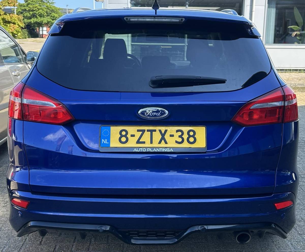 Ford Focus Ford Focus Wagon 1.5 St-Line 150PK | DEALERONDERHOUDEN | NL AUTO | NAP | Sport | 18 Inch | Parkeersensoren Voor en Achter | Navigatie | Cruise Control | Climate Control | Armsteun | Voorruitverwarming | 2 Sleutels |