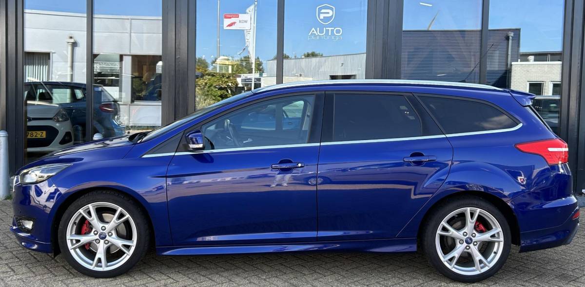 Ford Focus Ford Focus Wagon 1.5 St-Line 150PK | DEALERONDERHOUDEN | NL AUTO | NAP | Sport | 18 Inch | Parkeersensoren Voor en Achter | Navigatie | Cruise Control | Climate Control | Armsteun | Voorruitverwarming | 2 Sleutels |