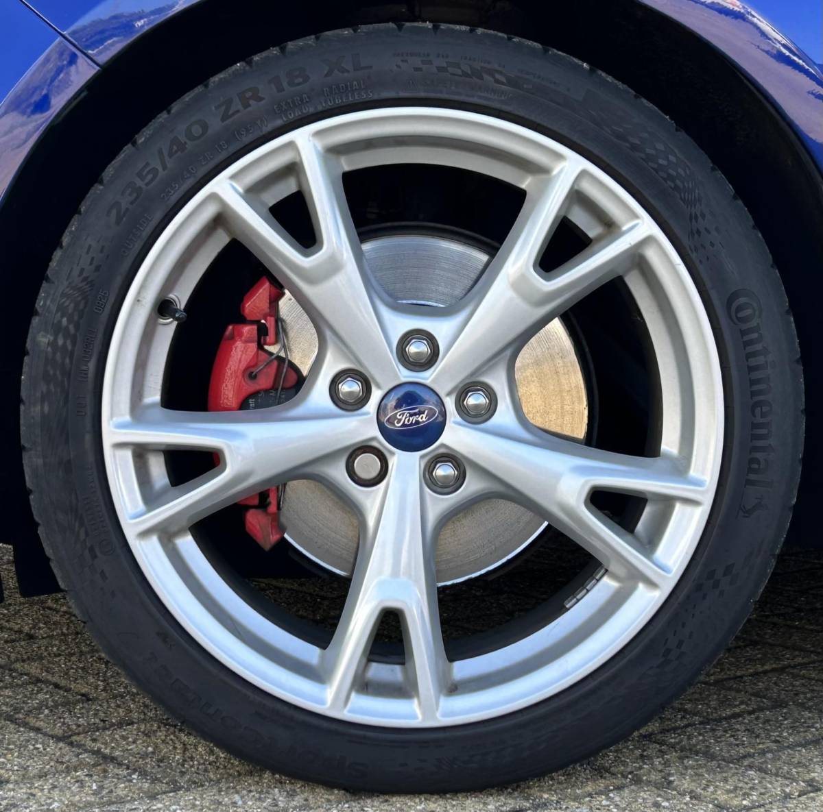 Ford Focus Ford Focus Wagon 1.5 St-Line 150PK | DEALERONDERHOUDEN | NL AUTO | NAP | Sport | 18 Inch | Parkeersensoren Voor en Achter | Navigatie | Cruise Control | Climate Control | Armsteun | Voorruitverwarming | 2 Sleutels |