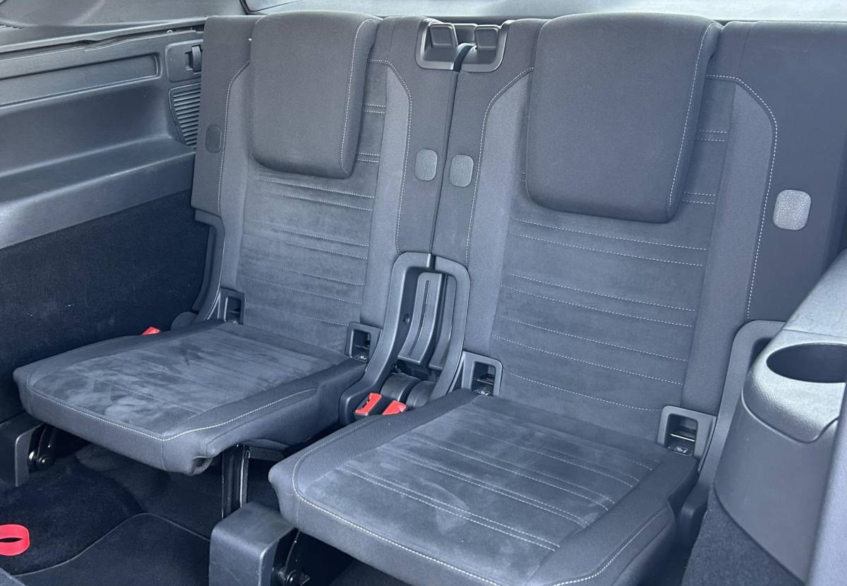 Volkswagen Touran Volkswagen Touran 1.4 TSI Highline Business R 7p 150PK | BOMVOL | AUTOMAAT | R-Line | 7 Persoons | NL AUTO | PANO | Trekhaak | Achteruitrijcamera | Elektrische Achterklep | Dodehoek Detectie | Argo | Stoelverwarming | Carplay | Navigatie | DAB+ |