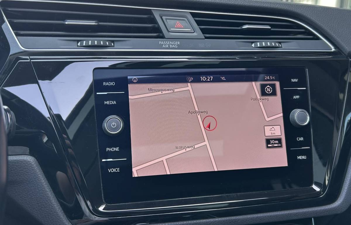 Volkswagen Touran Volkswagen Touran 1.4 TSI Highline Business R 7p 150PK | BOMVOL | AUTOMAAT | R-Line | 7 Persoons | NL AUTO | PANO | Trekhaak | Achteruitrijcamera | Elektrische Achterklep | Dodehoek Detectie | Argo | Stoelverwarming | Carplay | Navigatie | DAB+ |