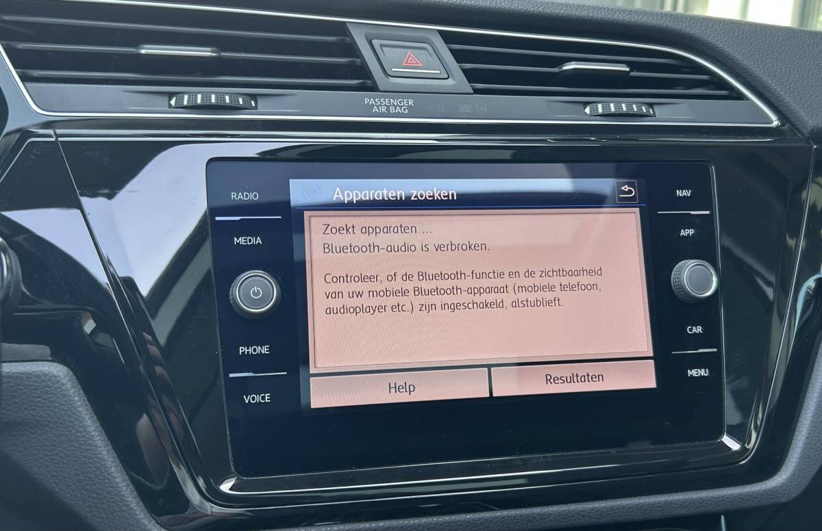 Volkswagen Touran Volkswagen Touran 1.4 TSI Highline Business R 7p 150PK | BOMVOL | AUTOMAAT | R-Line | 7 Persoons | NL AUTO | PANO | Trekhaak | Achteruitrijcamera | Elektrische Achterklep | Dodehoek Detectie | Argo | Stoelverwarming | Carplay | Navigatie | DAB+ |