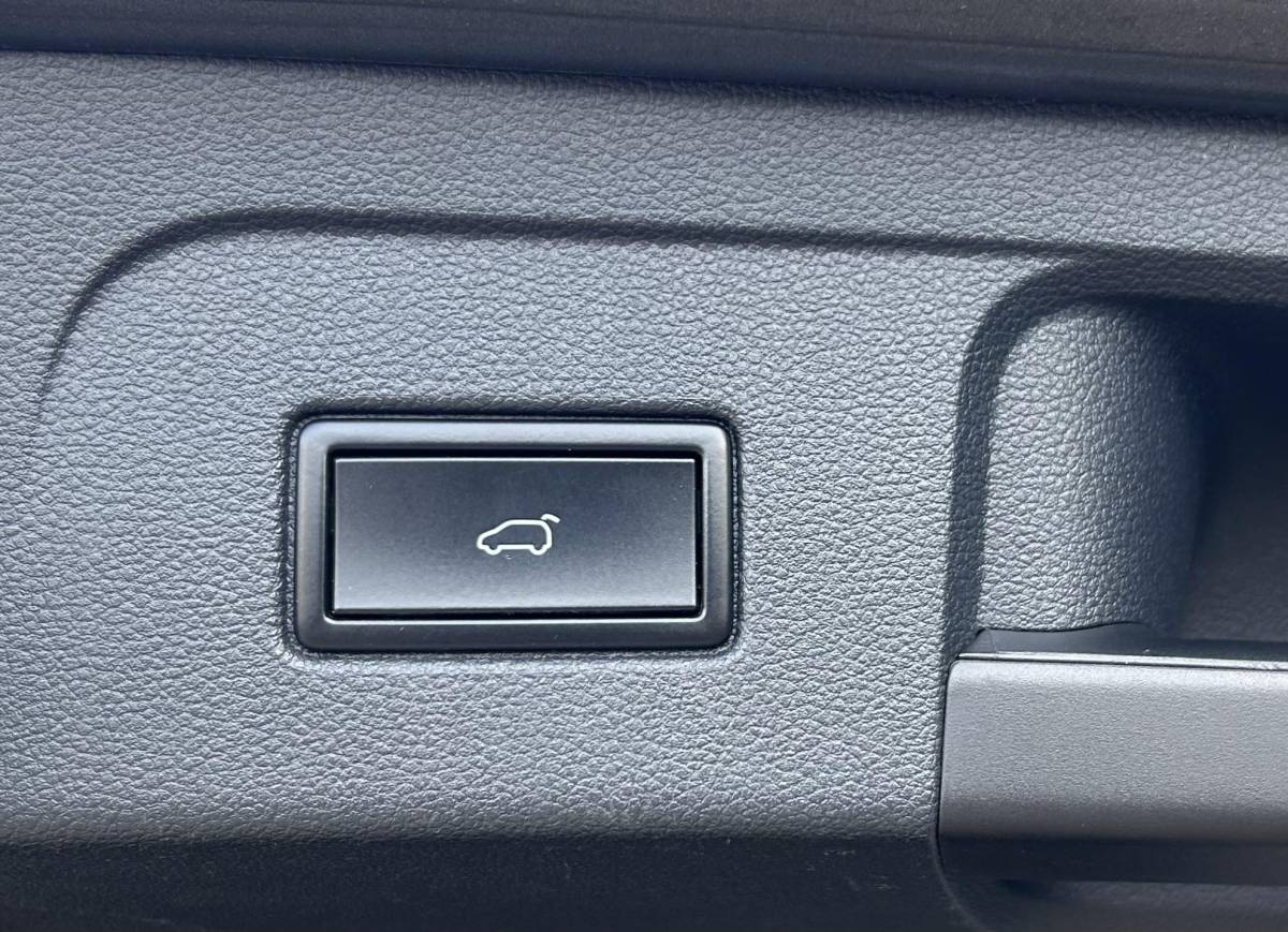 Volkswagen Touran Volkswagen Touran 1.4 TSI Highline Business R 7p 150PK | BOMVOL | AUTOMAAT | R-Line | 7 Persoons | NL AUTO | PANO | Trekhaak | Achteruitrijcamera | Elektrische Achterklep | Dodehoek Detectie | Argo | Stoelverwarming | Carplay | Navigatie | DAB+ |