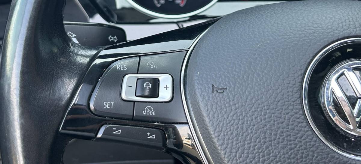 Volkswagen Touran Volkswagen Touran 1.4 TSI Highline Business R 7p 150PK | BOMVOL | AUTOMAAT | R-Line | 7 Persoons | NL AUTO | PANO | Trekhaak | Achteruitrijcamera | Elektrische Achterklep | Dodehoek Detectie | Argo | Stoelverwarming | Carplay | Navigatie | DAB+ |