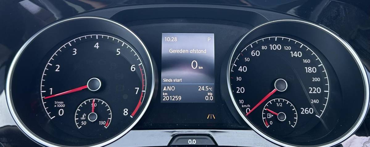 Volkswagen Touran Volkswagen Touran 1.4 TSI Highline Business R 7p 150PK | BOMVOL | AUTOMAAT | R-Line | 7 Persoons | NL AUTO | PANO | Trekhaak | Achteruitrijcamera | Elektrische Achterklep | Dodehoek Detectie | Argo | Stoelverwarming | Carplay | Navigatie | DAB+ |