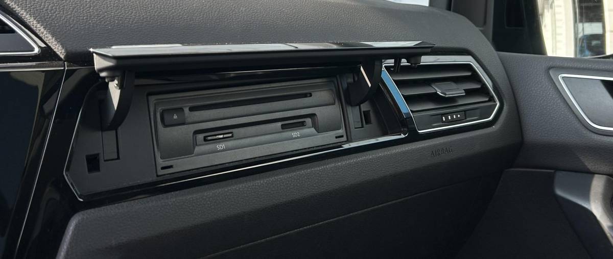 Volkswagen Touran Volkswagen Touran 1.4 TSI Highline Business R 7p 150PK | BOMVOL | AUTOMAAT | R-Line | 7 Persoons | NL AUTO | PANO | Trekhaak | Achteruitrijcamera | Elektrische Achterklep | Dodehoek Detectie | Argo | Stoelverwarming | Carplay | Navigatie | DAB+ |