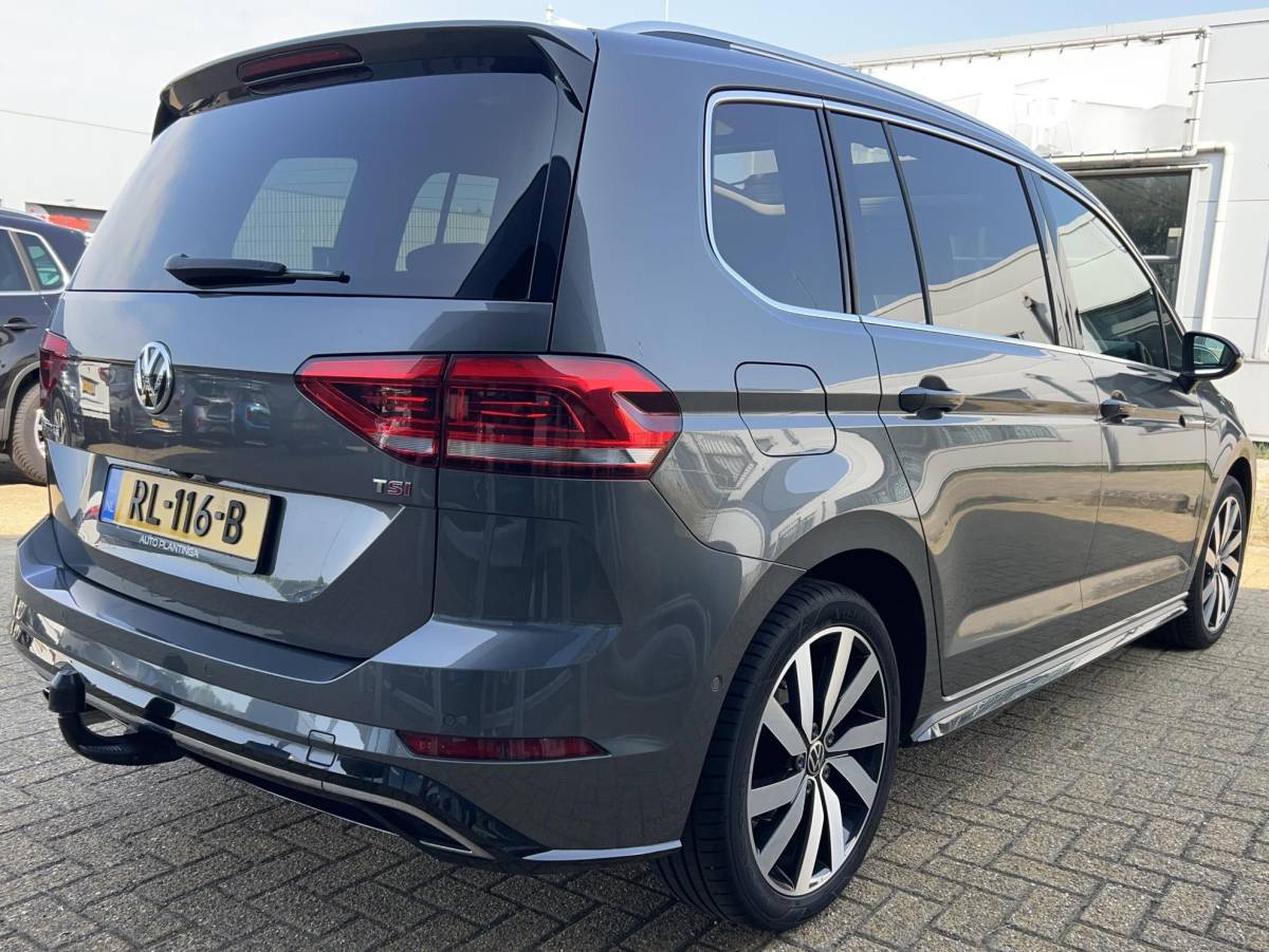 Volkswagen Touran Volkswagen Touran 1.4 TSI Highline Business R 7p 150PK | BOMVOL | AUTOMAAT | R-Line | 7 Persoons | NL AUTO | PANO | Trekhaak | Achteruitrijcamera | Elektrische Achterklep | Dodehoek Detectie | Argo | Stoelverwarming | Carplay | Navigatie | DAB+ |