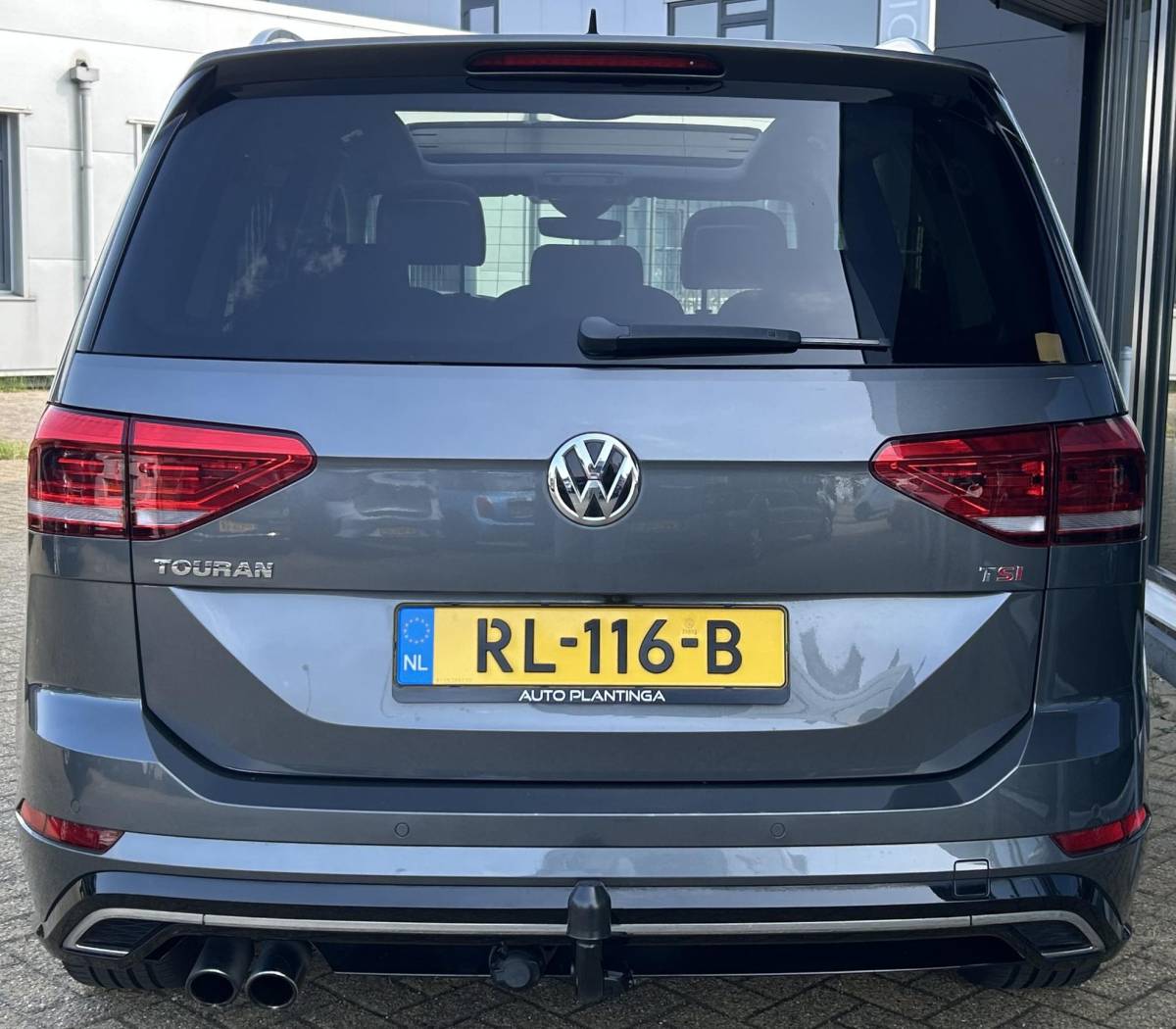 Volkswagen Touran Volkswagen Touran 1.4 TSI Highline Business R 7p 150PK | BOMVOL | AUTOMAAT | R-Line | 7 Persoons | NL AUTO | PANO | Trekhaak | Achteruitrijcamera | Elektrische Achterklep | Dodehoek Detectie | Argo | Stoelverwarming | Carplay | Navigatie | DAB+ |