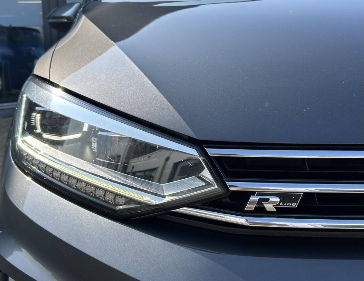 Volkswagen Touran Volkswagen Touran 1.4 TSI Highline Business R 7p 150PK | BOMVOL | AUTOMAAT | R-Line | 7 Persoons | NL AUTO | PANO | Trekhaak | Achteruitrijcamera | Elektrische Achterklep | Dodehoek Detectie | Argo | Stoelverwarming | Carplay | Navigatie | DAB+ |