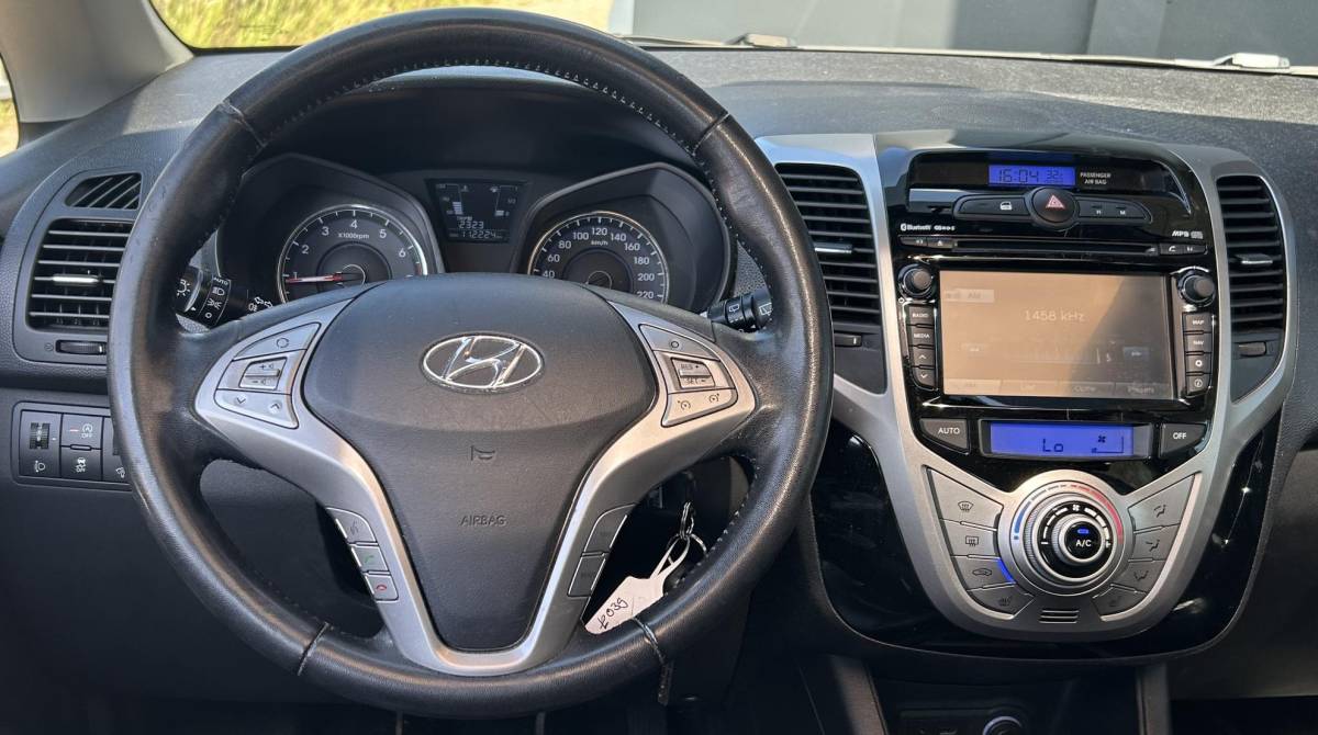 Hyundai ix20 Hyundai ix20 1.6i i-Catcher 125PK | PANO | NL AUTO | Onderhoudshistorie | Lederen Bekleding | Trekhaak | Achteruitrijcamera | Navigatie | Cruise Control | Climate Control | 2 Sleutels |
