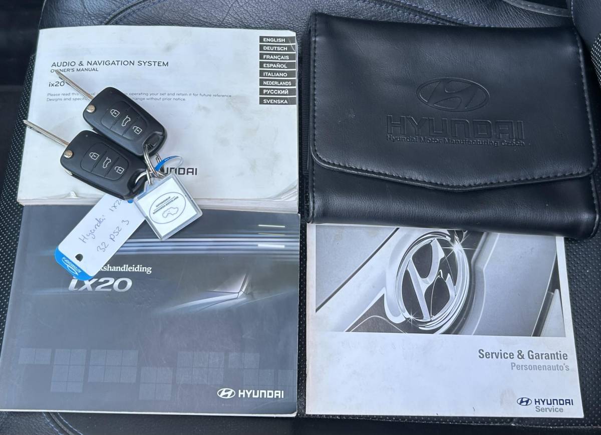 Hyundai ix20 Hyundai ix20 1.6i i-Catcher 125PK | PANO | NL AUTO | Onderhoudshistorie | Lederen Bekleding | Trekhaak | Achteruitrijcamera | Navigatie | Cruise Control | Climate Control | 2 Sleutels |