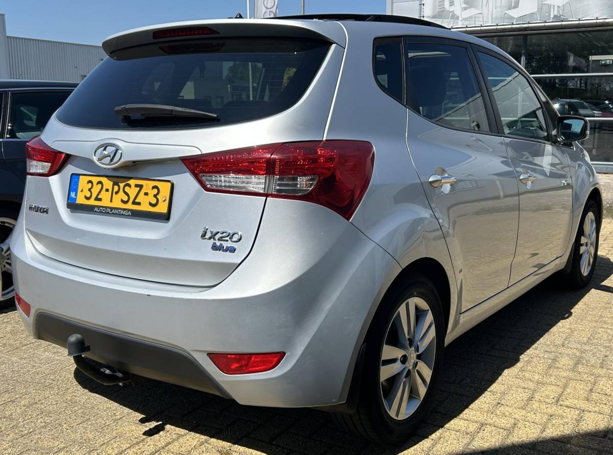 Hyundai ix20 Hyundai ix20 1.6i i-Catcher 125PK | PANO | NL AUTO | Onderhoudshistorie | Lederen Bekleding | Trekhaak | Achteruitrijcamera | Navigatie | Cruise Control | Climate Control | 2 Sleutels |