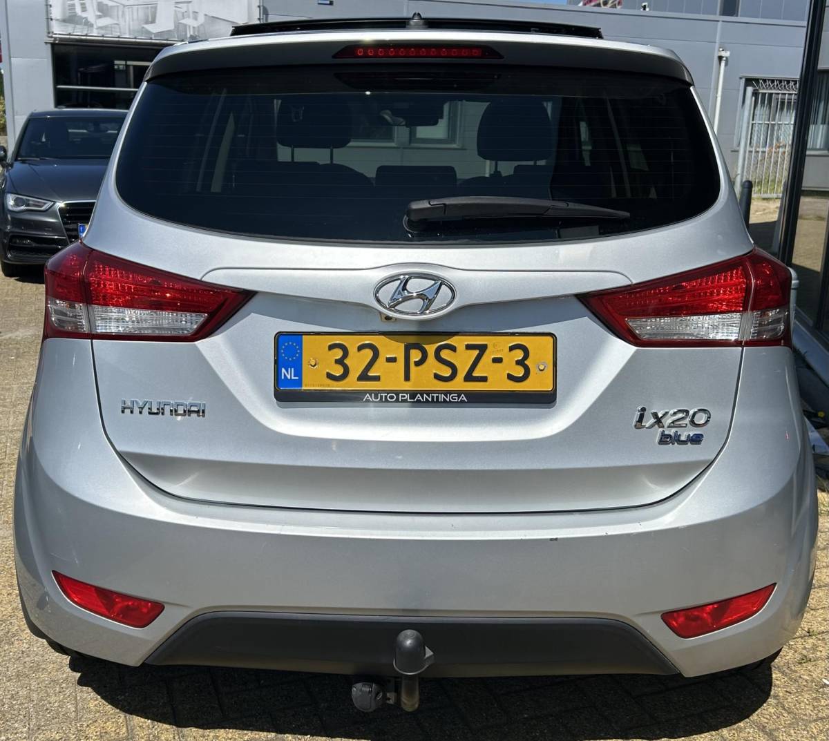 Hyundai ix20 Hyundai ix20 1.6i i-Catcher 125PK | PANO | NL AUTO | Onderhoudshistorie | Lederen Bekleding | Trekhaak | Achteruitrijcamera | Navigatie | Cruise Control | Climate Control | 2 Sleutels |