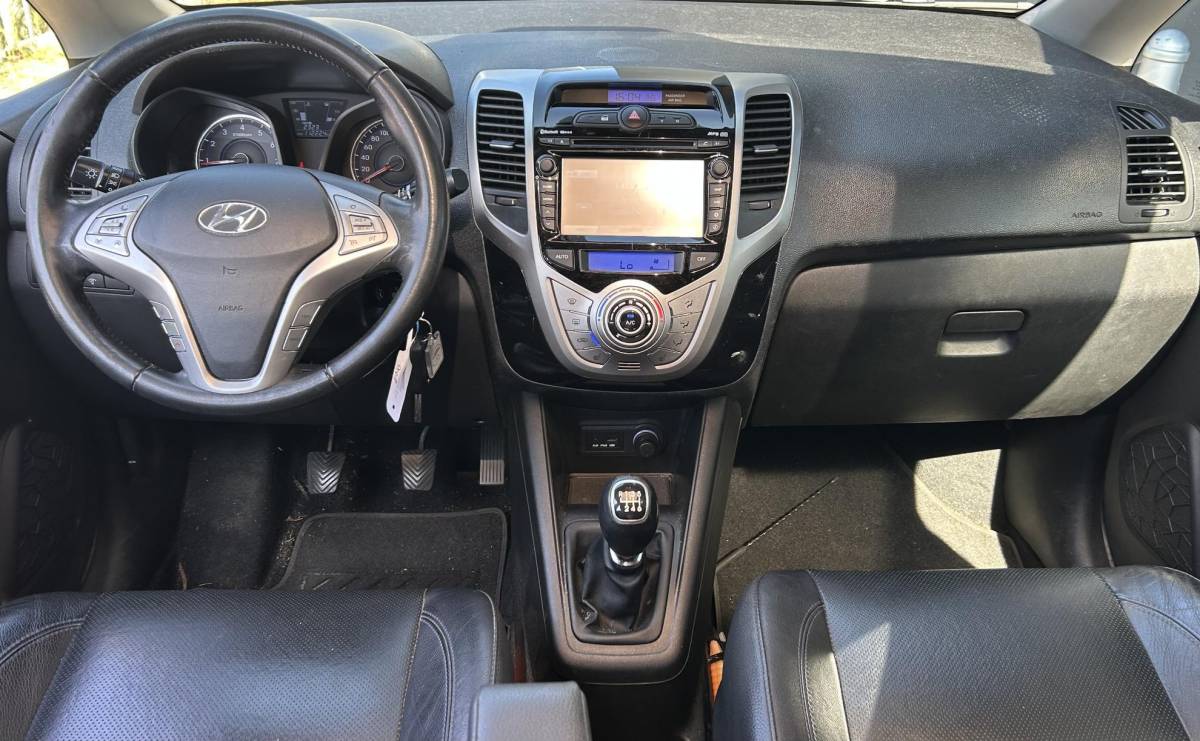 Hyundai ix20 Hyundai ix20 1.6i i-Catcher 125PK | PANO | NL AUTO | Onderhoudshistorie | Lederen Bekleding | Trekhaak | Achteruitrijcamera | Navigatie | Cruise Control | Climate Control | 2 Sleutels |