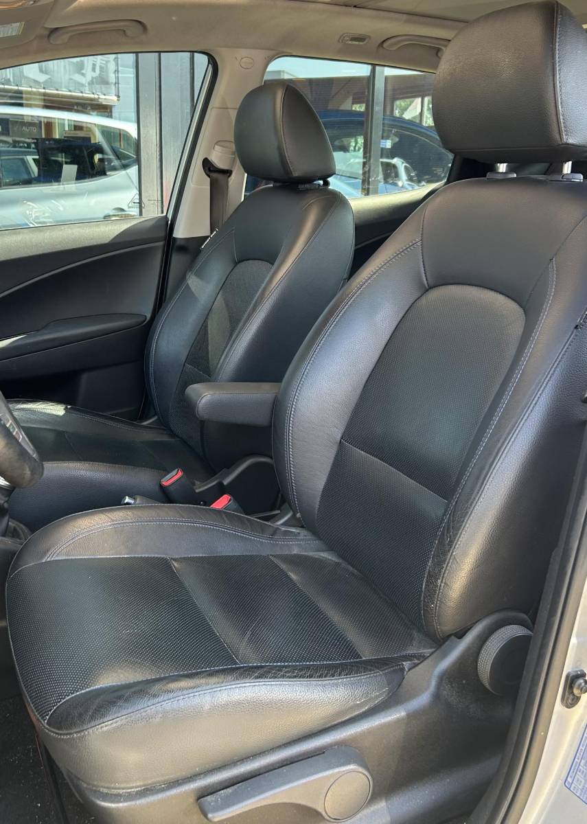 Hyundai ix20 Hyundai ix20 1.6i i-Catcher 125PK | PANO | NL AUTO | Onderhoudshistorie | Lederen Bekleding | Trekhaak | Achteruitrijcamera | Navigatie | Cruise Control | Climate Control | 2 Sleutels |