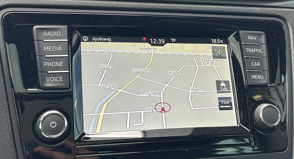 Škoda Rapid Skoda Rapid Spaceback 1.0 TSI Greentech Clever 95PK | ZEER NETTE STAAT | NL AUTO | NAP | Panoramadak | Stoelverwarming | Parkeersensoren | Navigatie | Armsteun | Climate Control | Cruise Control | 2 Sleutels |