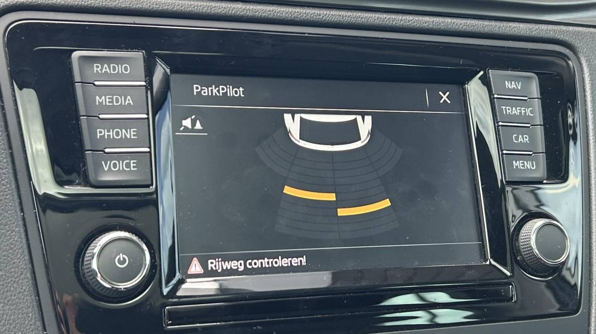 Škoda Rapid Skoda Rapid Spaceback 1.0 TSI Greentech Clever 95PK | ZEER NETTE STAAT | NL AUTO | NAP | Panoramadak | Stoelverwarming | Parkeersensoren | Navigatie | Armsteun | Climate Control | Cruise Control | 2 Sleutels |