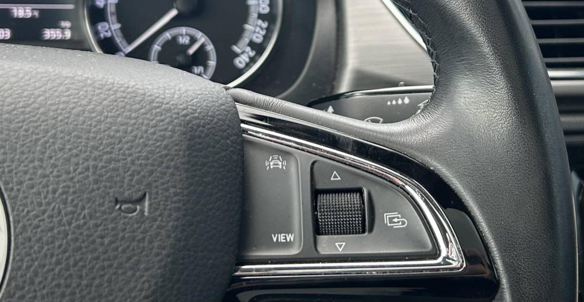 Škoda Rapid Skoda Rapid Spaceback 1.0 TSI Greentech Clever 95PK | ZEER NETTE STAAT | NL AUTO | NAP | Panoramadak | Stoelverwarming | Parkeersensoren | Navigatie | Armsteun | Climate Control | Cruise Control | 2 Sleutels |