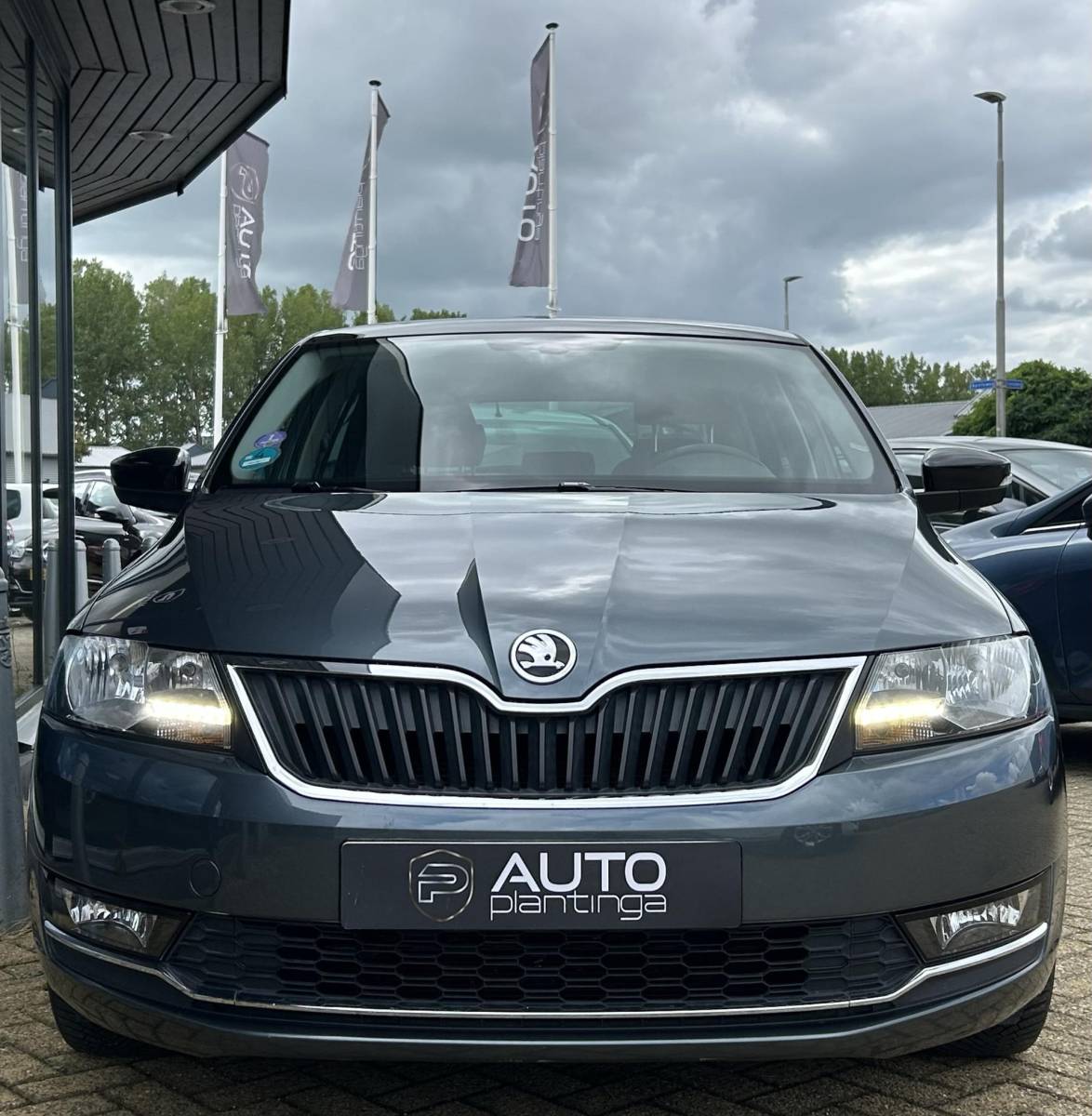 Škoda Rapid Skoda Rapid Spaceback 1.0 TSI Greentech Clever 95PK | ZEER NETTE STAAT | NL AUTO | NAP | Panoramadak | Stoelverwarming | Parkeersensoren | Navigatie | Armsteun | Climate Control | Cruise Control | 2 Sleutels |