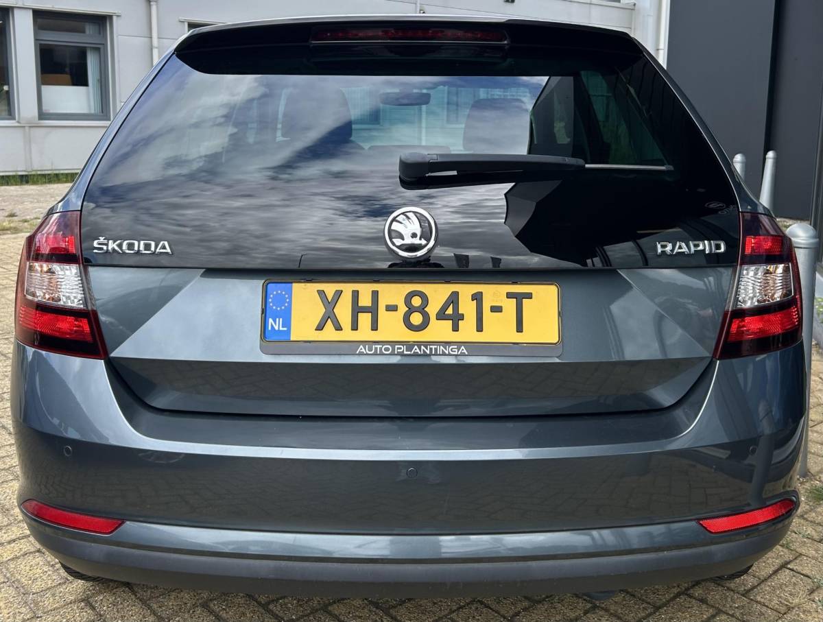 Škoda Rapid Skoda Rapid Spaceback 1.0 TSI Greentech Clever 95PK | ZEER NETTE STAAT | NL AUTO | NAP | Panoramadak | Stoelverwarming | Parkeersensoren | Navigatie | Armsteun | Climate Control | Cruise Control | 2 Sleutels |
