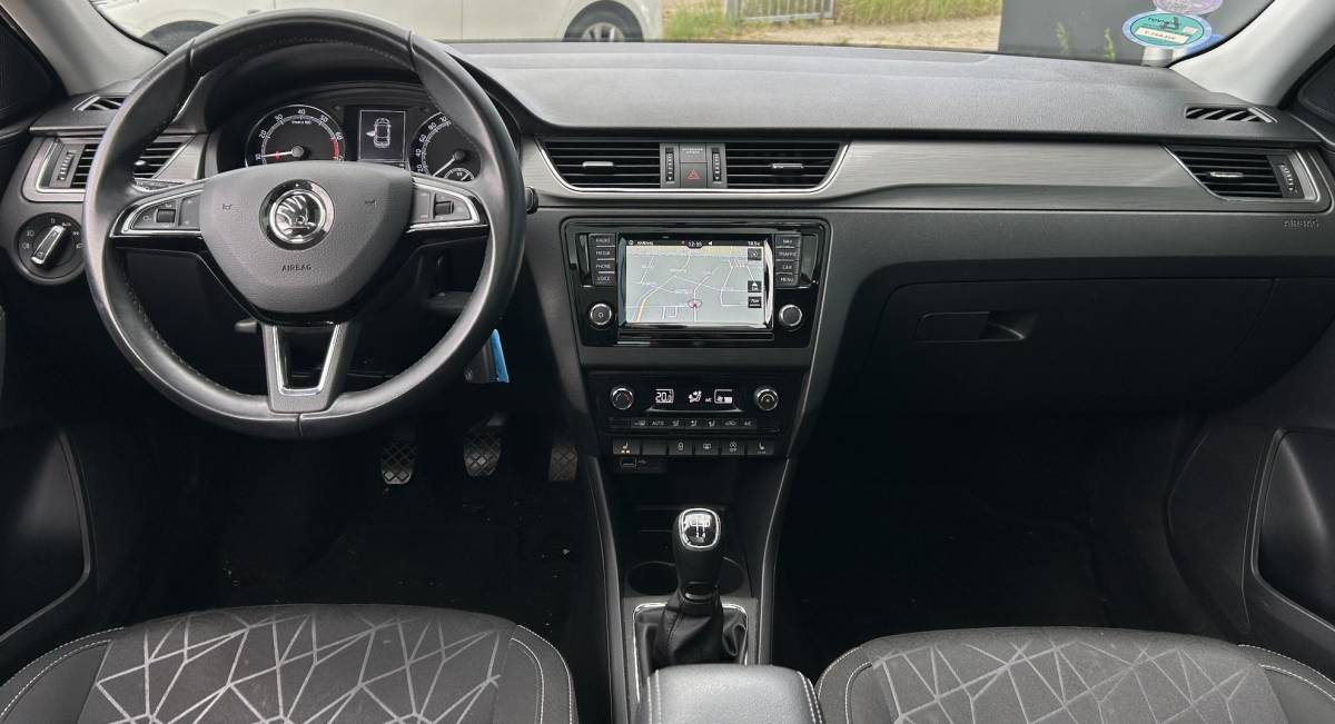 Škoda Rapid Skoda Rapid Spaceback 1.0 TSI Greentech Clever 95PK | ZEER NETTE STAAT | NL AUTO | NAP | Panoramadak | Stoelverwarming | Parkeersensoren | Navigatie | Armsteun | Climate Control | Cruise Control | 2 Sleutels |