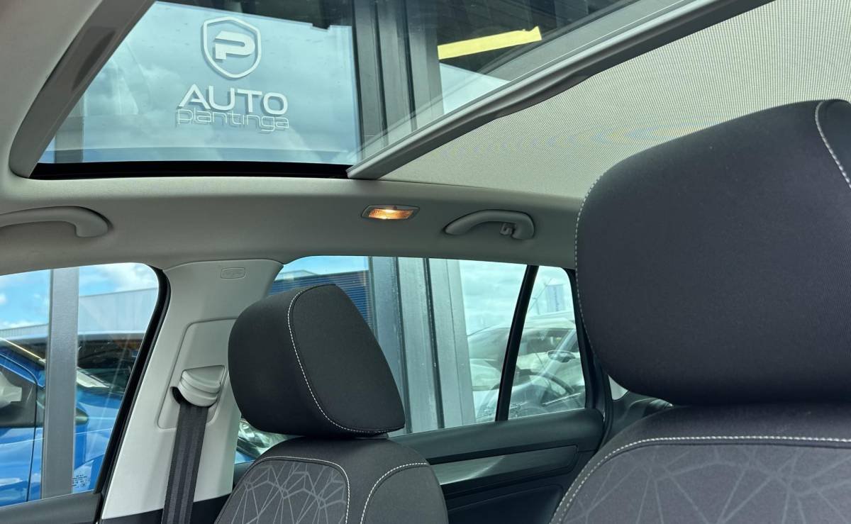 Škoda Rapid Skoda Rapid Spaceback 1.0 TSI Greentech Clever 95PK | ZEER NETTE STAAT | NL AUTO | NAP | Panoramadak | Stoelverwarming | Parkeersensoren | Navigatie | Armsteun | Climate Control | Cruise Control | 2 Sleutels |