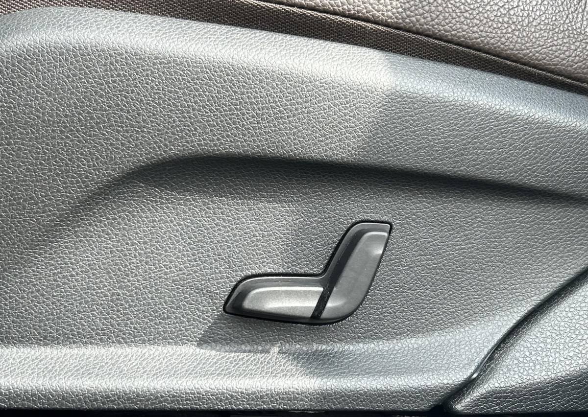 Mercedes-Benz GLC Mercedes-Benz GLC-klasse 250 4MATIC Ambition 211PK | AMG | PANO | LEDER | Achteruitrijcamera | Navigatie | Stoelverwarming | Elektrische Achterklep | 20 Inch |