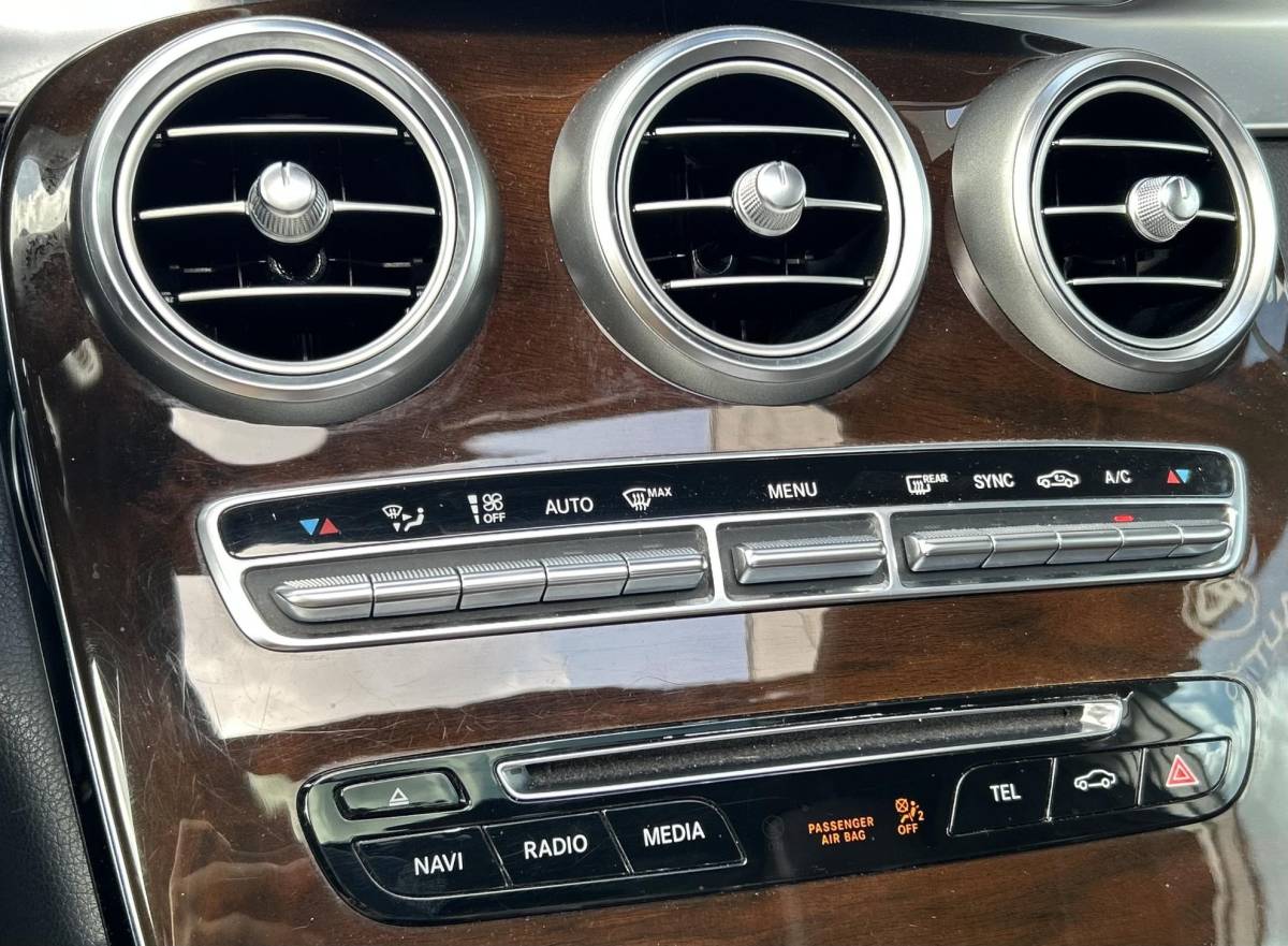 Mercedes-Benz GLC Mercedes-Benz GLC-klasse 250 4MATIC Ambition 211PK | AMG | PANO | LEDER | Achteruitrijcamera | Navigatie | Stoelverwarming | Elektrische Achterklep | 20 Inch |