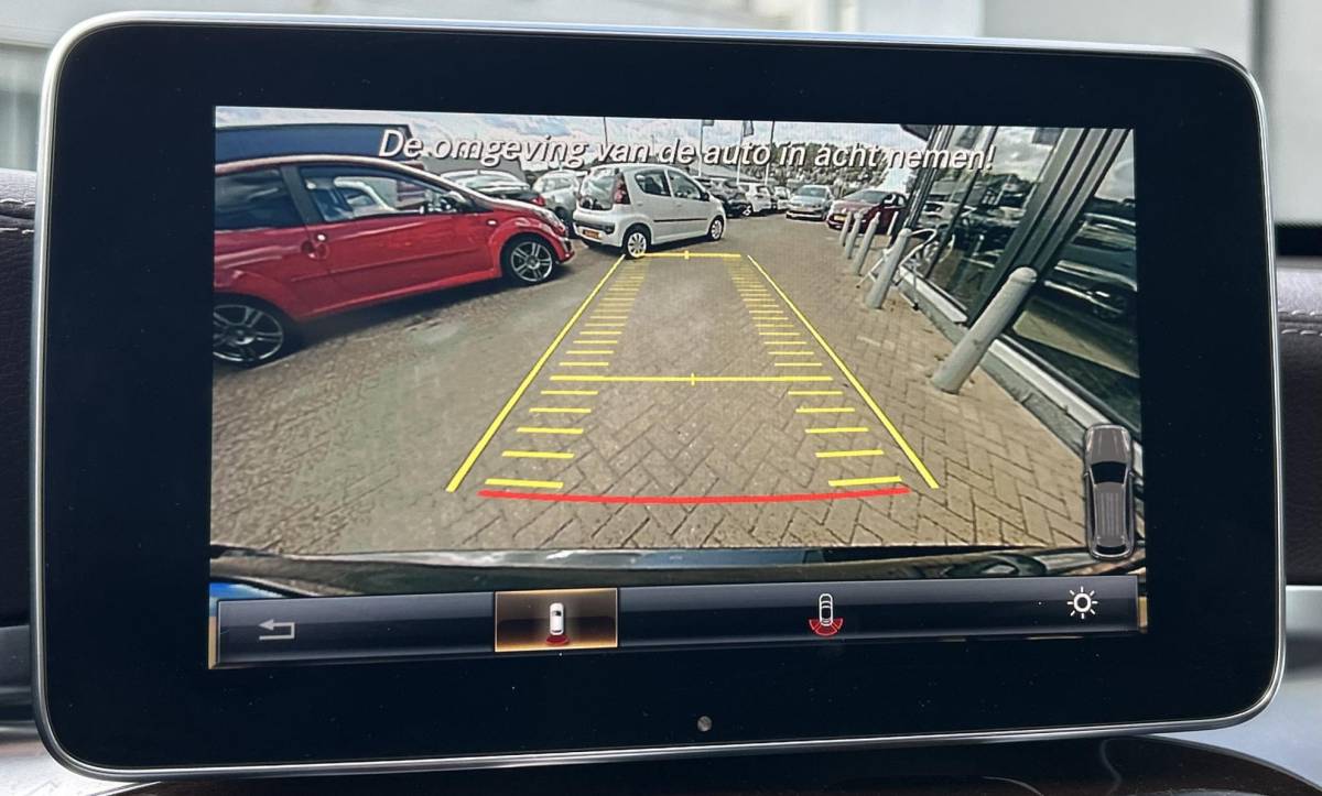 Mercedes-Benz GLC Mercedes-Benz GLC-klasse 250 4MATIC Ambition 211PK | AMG | PANO | LEDER | Achteruitrijcamera | Navigatie | Stoelverwarming | Elektrische Achterklep | 20 Inch |