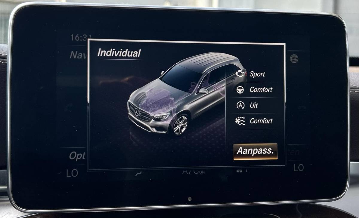 Mercedes-Benz GLC Mercedes-Benz GLC-klasse 250 4MATIC Ambition 211PK | AMG | PANO | LEDER | Achteruitrijcamera | Navigatie | Stoelverwarming | Elektrische Achterklep | 20 Inch |