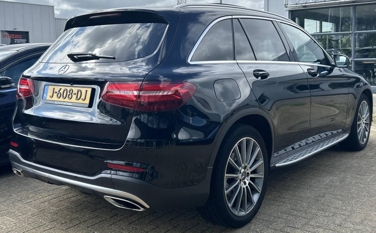 Mercedes-Benz GLC Mercedes-Benz GLC-klasse 250 4MATIC Ambition 211PK | AMG | PANO | LEDER | Achteruitrijcamera | Navigatie | Stoelverwarming | Elektrische Achterklep | 20 Inch |