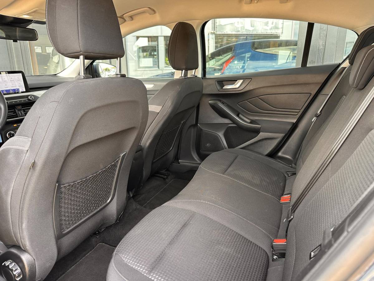 Ford Focus Ford Focus 1.0 EcoBoost Trend Edition Business 125PK | NL AUTO | NAP | Onderhoudshistorie | Parkeersensoren Voor en Achter | Airco | Navigatie | Cruise Control | Lichtmetalen Velgen | 2 Sleutels |