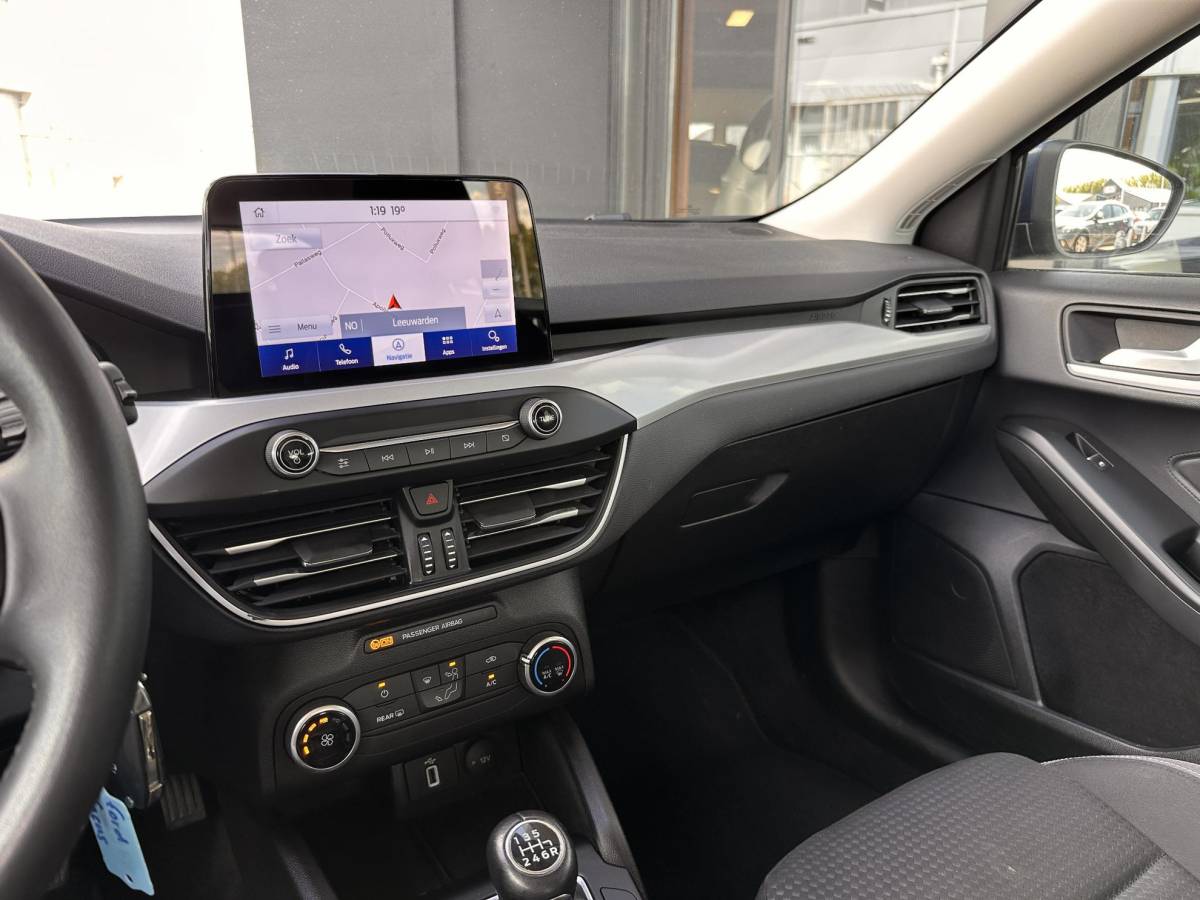 Ford Focus Ford Focus 1.0 EcoBoost Trend Edition Business 125PK | NL AUTO | NAP | Onderhoudshistorie | Parkeersensoren Voor en Achter | Airco | Navigatie | Cruise Control | Lichtmetalen Velgen | 2 Sleutels |