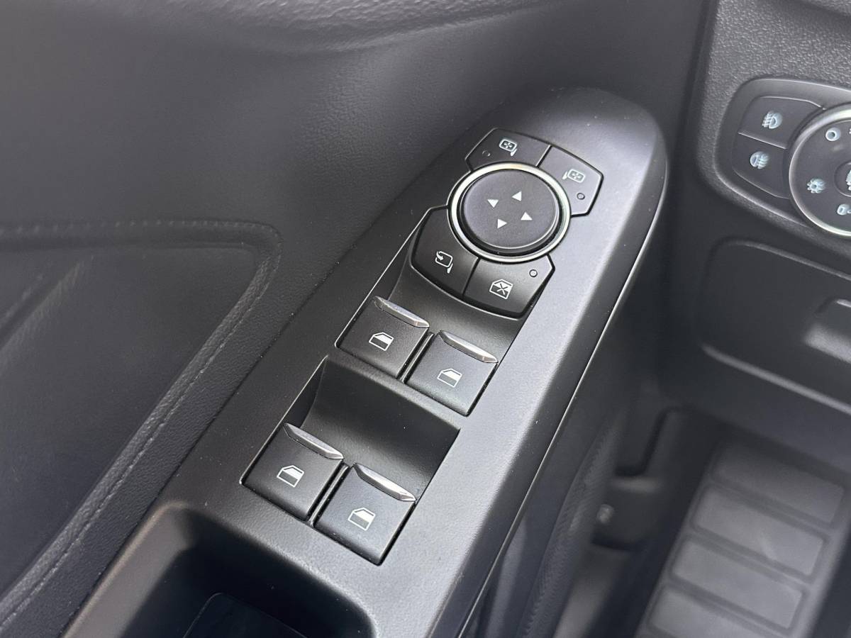 Ford Focus Ford Focus 1.0 EcoBoost Trend Edition Business 125PK | NL AUTO | NAP | Onderhoudshistorie | Parkeersensoren Voor en Achter | Airco | Navigatie | Cruise Control | Lichtmetalen Velgen | 2 Sleutels |