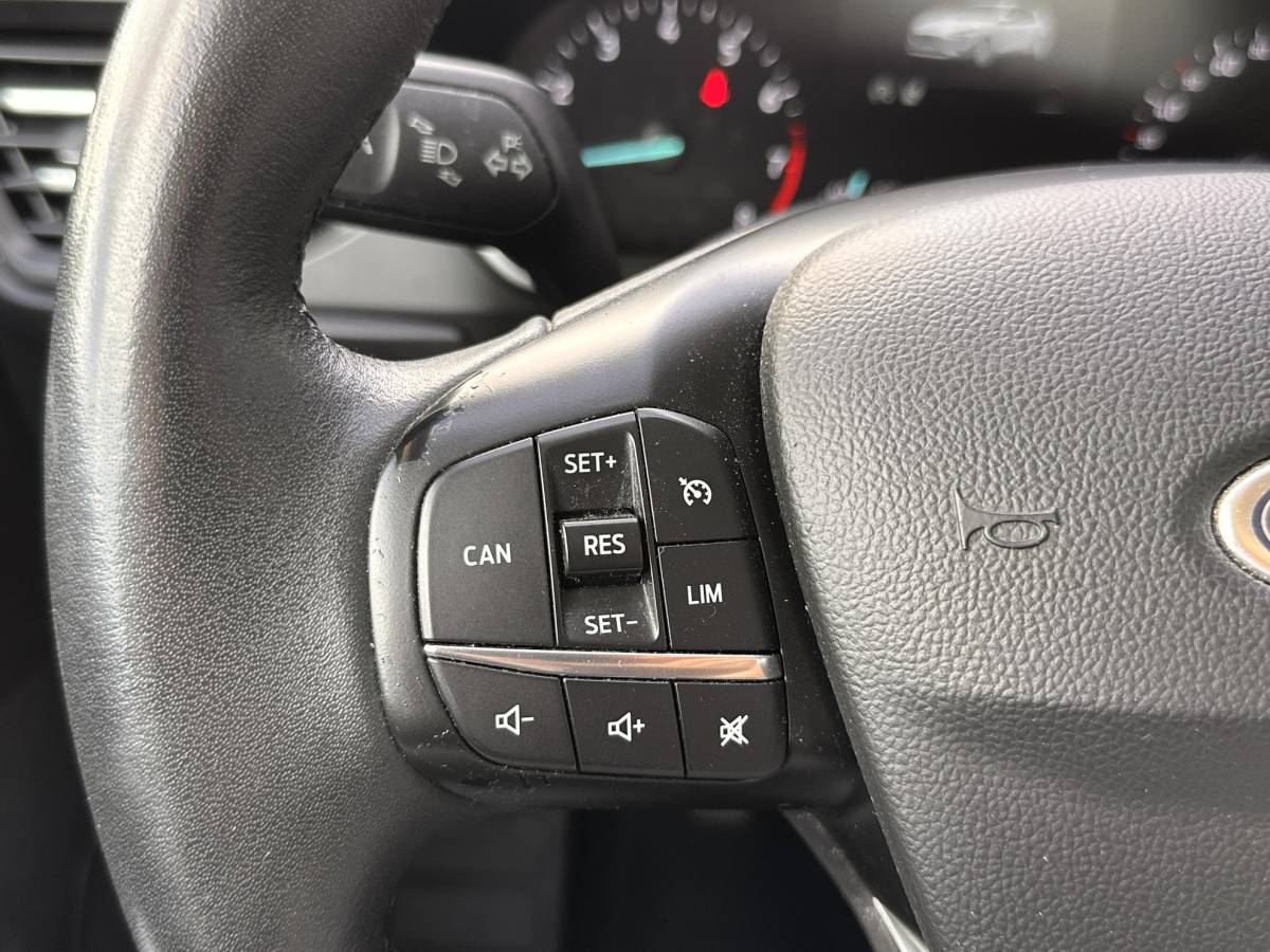 Ford Focus Ford Focus 1.0 EcoBoost Trend Edition Business 125PK | NL AUTO | NAP | Onderhoudshistorie | Parkeersensoren Voor en Achter | Airco | Navigatie | Cruise Control | Lichtmetalen Velgen | 2 Sleutels |